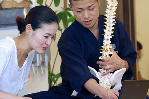 施術効果の確認と解説