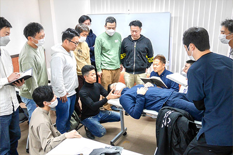 しも整体院の代表は全国の治療家に技術指導をしております
